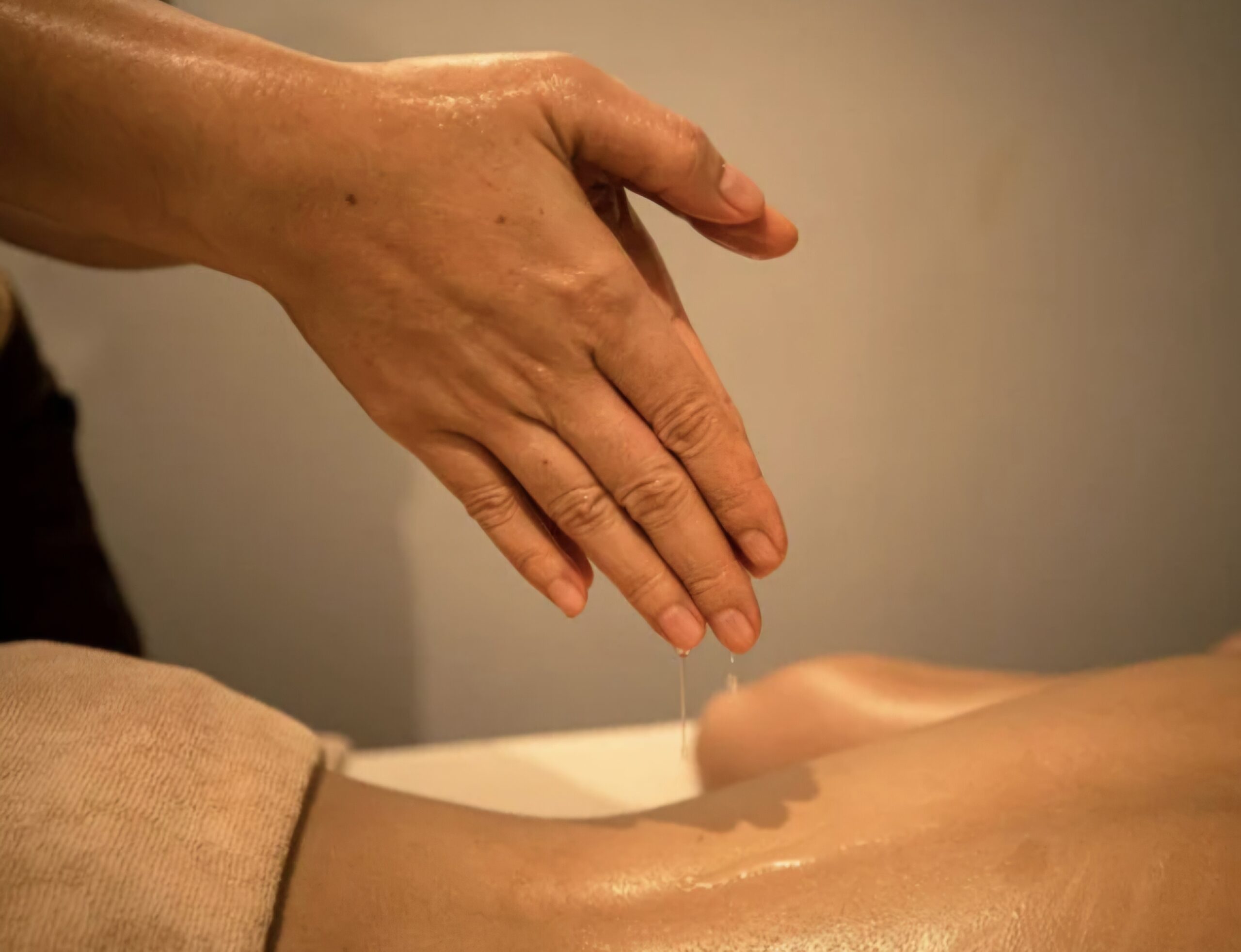 Modelage à l'huile Abhyanga Modelage à l'huile Abhyanga